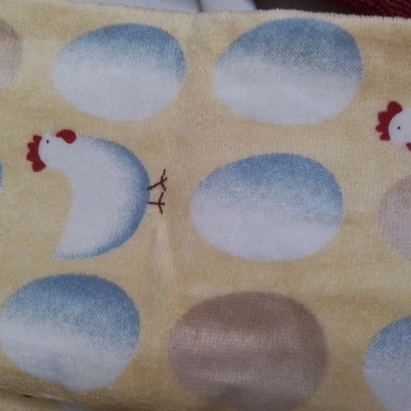 Set of four kitchen towels from Costco - Picture 2 of 11